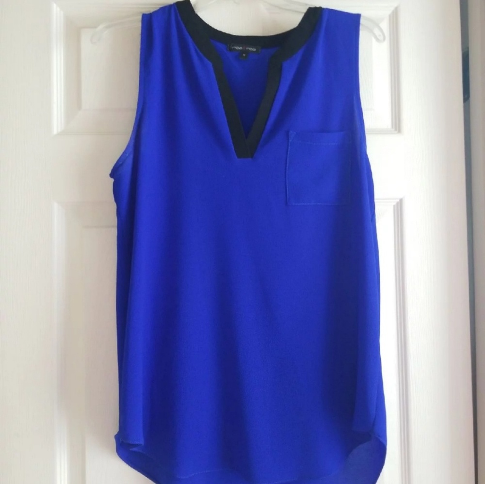 Blue sleeveless tank top